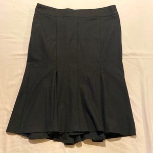 Like new gray tulip pleated skirt. United Colors of Benetton.